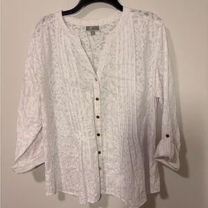 JM Collection White Button-Down Shirt with Gold Accents